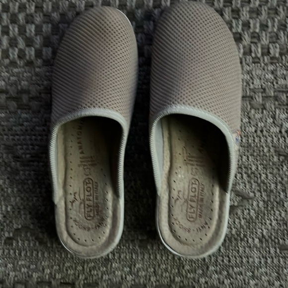 Fly Flot Mesh Clogs - Picture 2 of 7